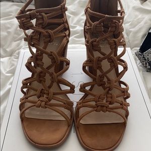 Vince comuto strap heals